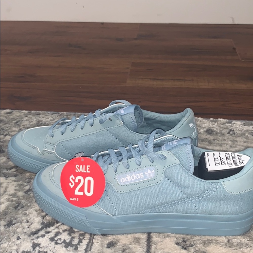 Adidas continental